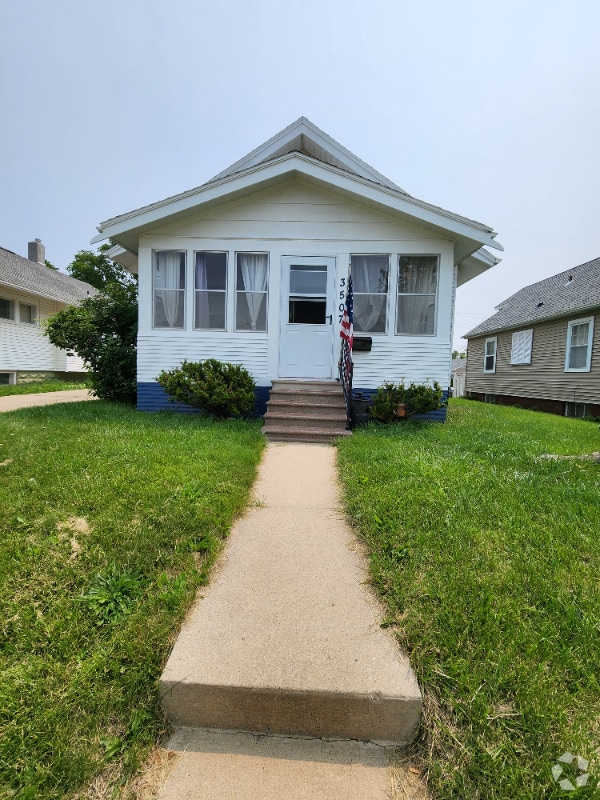 Building Photo - 3507 Elm Ave SE Rental