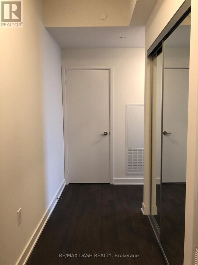 Photo - 27 Bathurst St Unit 1504W
