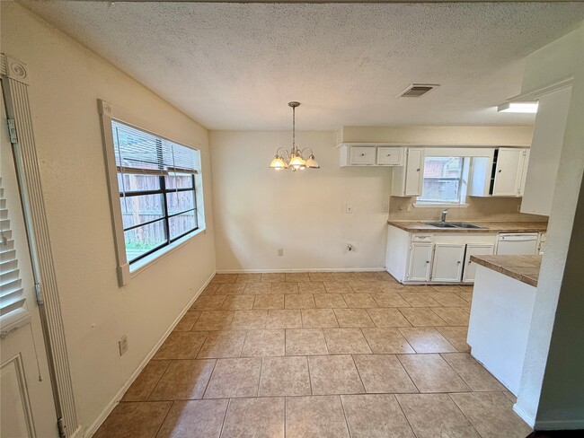 Building Photo - 15811 Nutcracker Ct