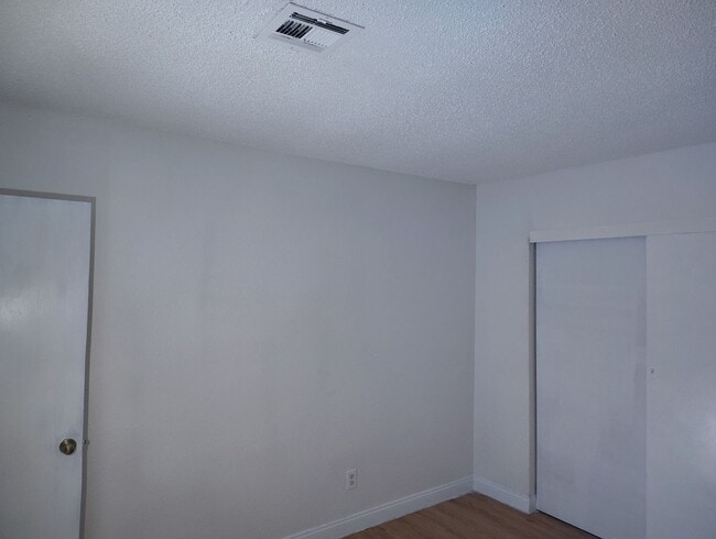 Photo - Cedar Ave Unit 2517 Cedar Ave #3