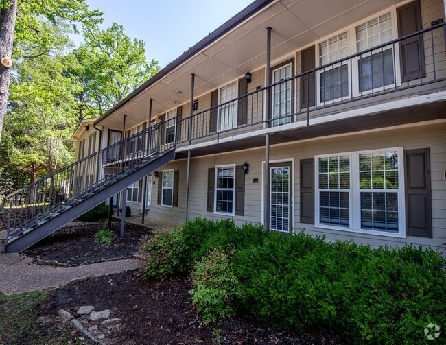 Building Photo - RENOVATED - 2BR/1BA FOR RENT Rental