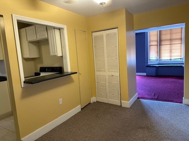 Photo - Spacious 4th Floor Efficiency, 1-Bathroom ... Unidad C2