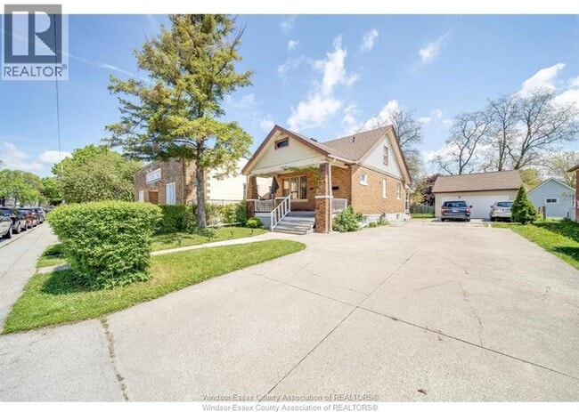 Photo - 1060 Langlois Ave