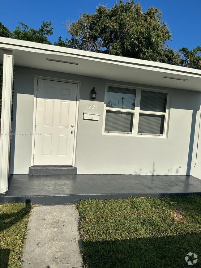 Building Photo - 1219 N 20th Ave Rental