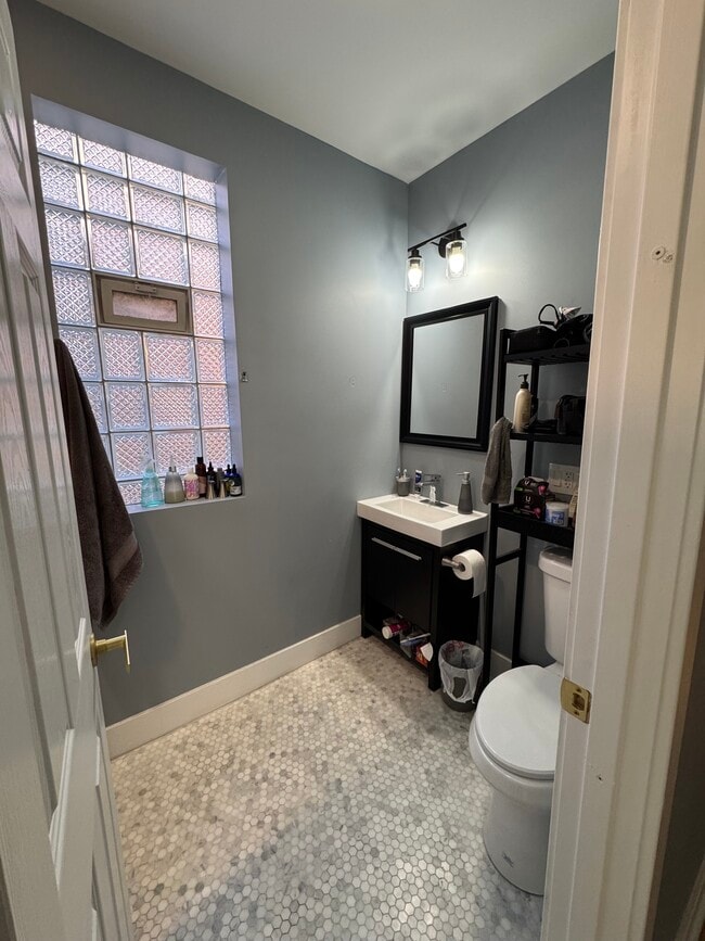 Photo - 2440 W Augusta Blvd Unidad 2