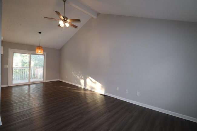 320 Lakeview Dr