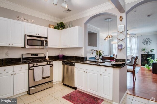 Building Photo - 3 Arch Pl Unit 330 Rental