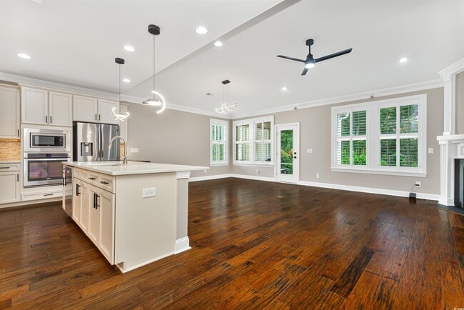 Photo - 1592 Buckingham Ave