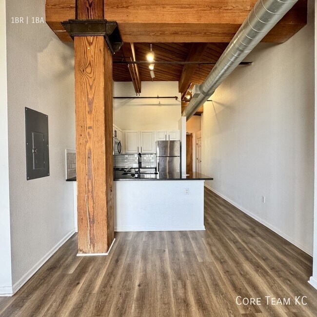 Photo - 202 W 5th St Unidad 310