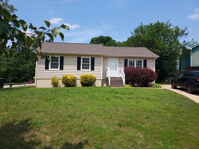 Building Photo - 3 Bedroom 1 Bath Ranch