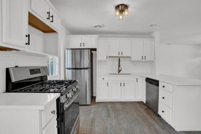 Photo - 1511 NE 32nd Ct