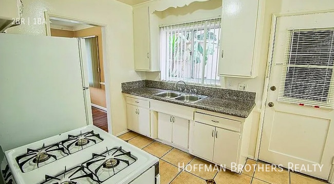 Photo - 1060 S Stanley Ave Unidad 5