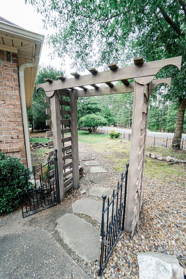 Photo - 2000 Square feet, of gorgeous living space in Hot Springs Village.