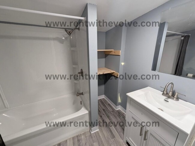 Photo - 952 S Shank St