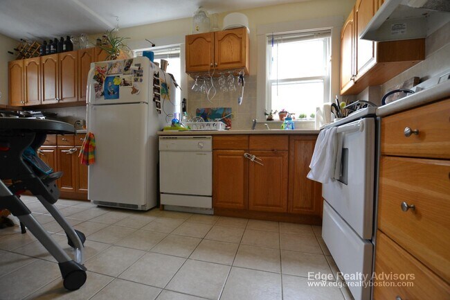 Building Photo - 33 Montfern Ave Unit 3 Rental