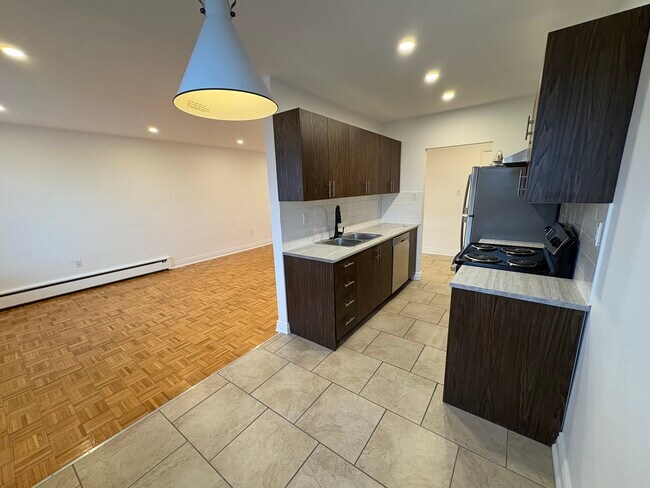 Photo - Spacious 2 Bedroom Unit with Balcony Unité 304