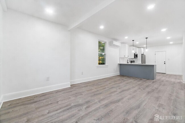 Photo - 427 Benner St Unidad 2