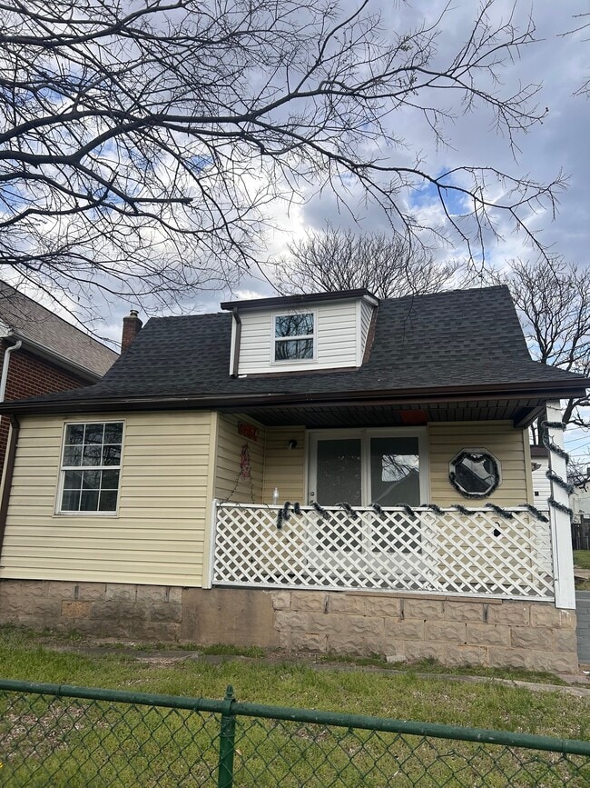 Building Photo - 1803 Homberg Ave