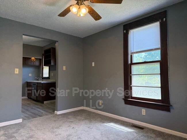 Photo - 229 W Allen St