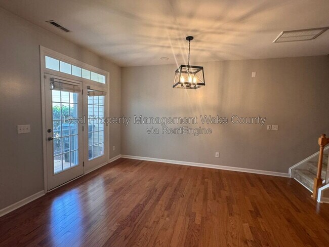 Photo - 1365 Regulator St