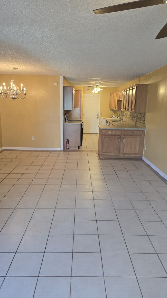 Photo - 819 E Rosewood Ln