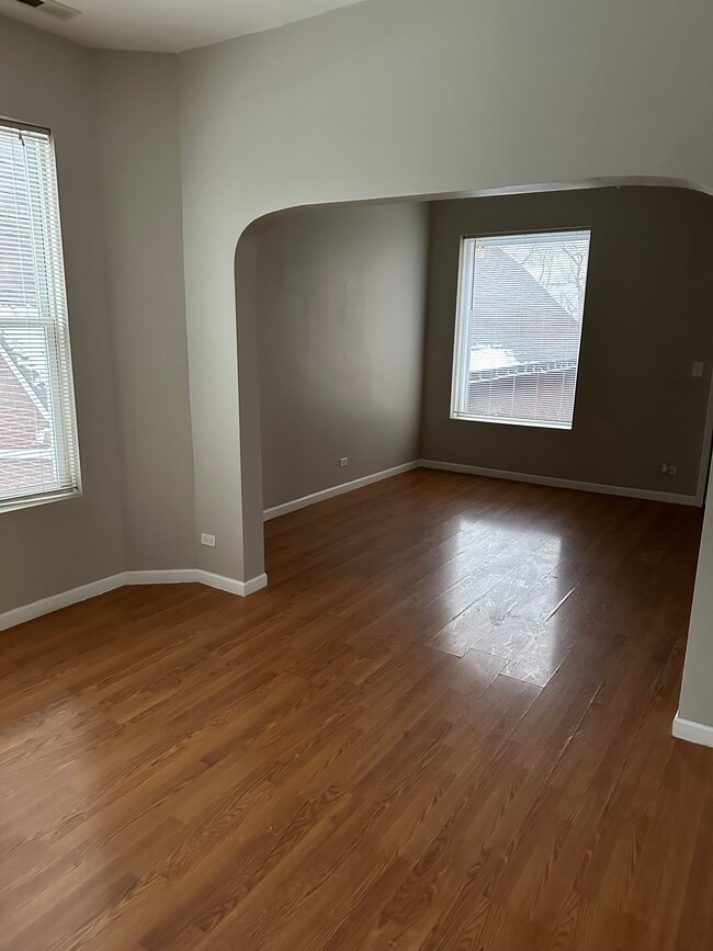 Photo - 5437 S Laflin St Unit 2R