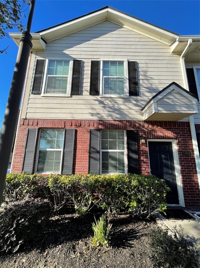 Building Photo - 1901 Kemah Village Dr