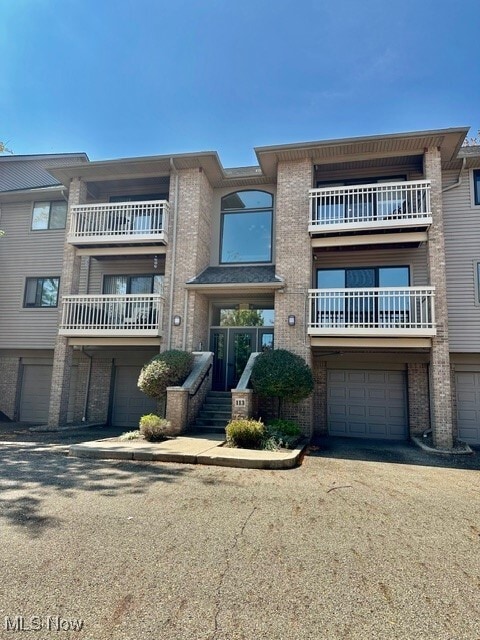 Building Photo - 3800 Rosemont Blvd Unit 113A Rental