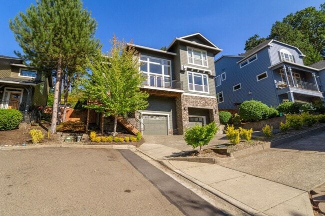 Building Photo - Wonderful, bright 4-bdrm/2.5-bath home. Lovely garden, deck views, great location