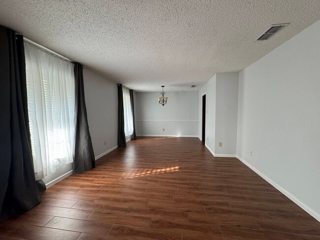 Photo - 807 Bass Cir