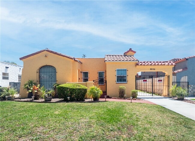 Building Photo - 8930 S Hobart Blvd