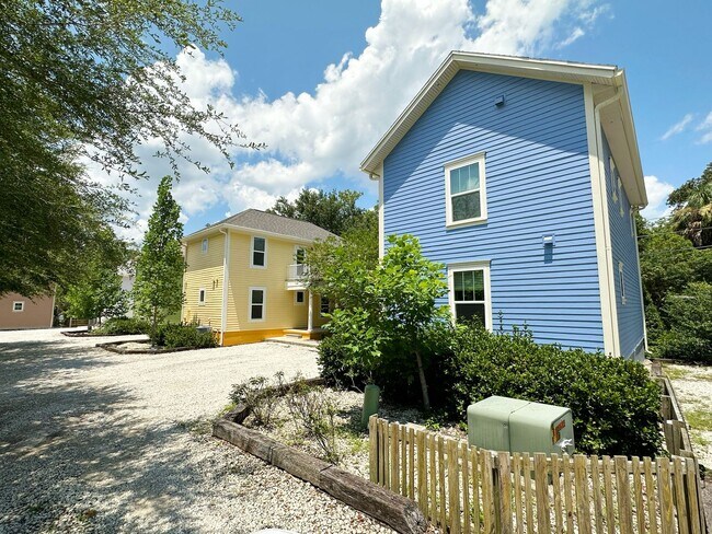 Photo - Freddie's Garden - Modern 3 Bedroom, 3 Bat...