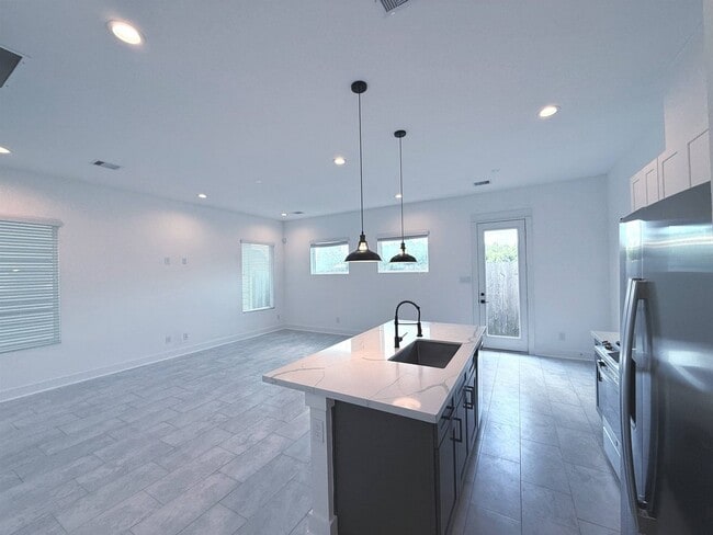 Photo - 1058 Mansfield St