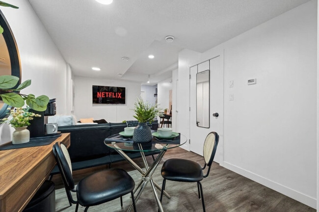 Photo - 10751-10792 92 St NW Unit SI ID1308634P