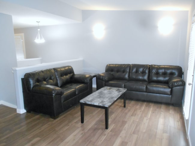 Building Photo - 9302 93 St Unit 101