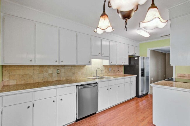 Photo - 978 Governors Rd