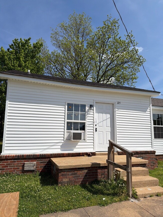 Building Photo - 125 E Jefferson St