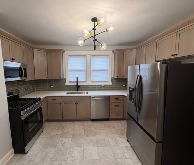 Building Photo - 77 Lovering Ave Unit #2 Upper Flat