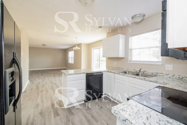 Photo - Enjoy living the good life in this 4 bedro...