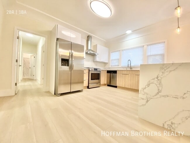 Building Photo - 865 N Las Palmas Ave Unit 865