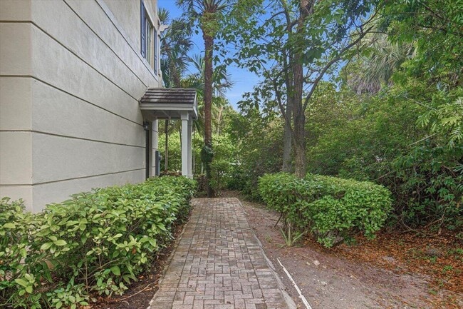 Photo - 520 NW 39th Cir