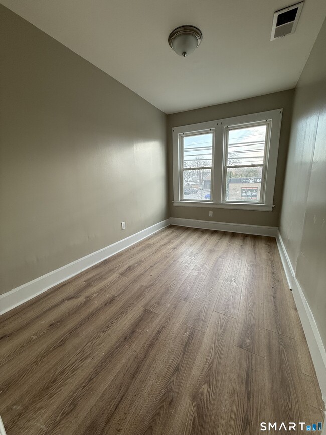 Photo - 168 Main St