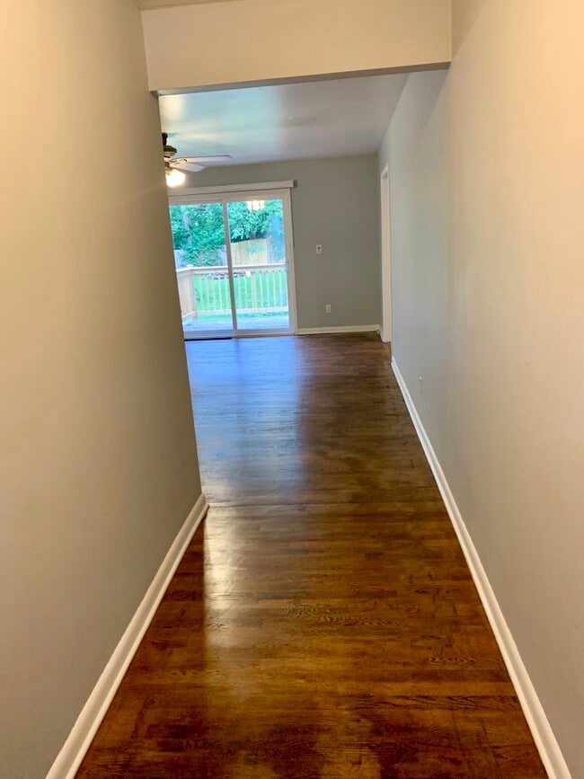 Entry - 3166 S Parkview Ave