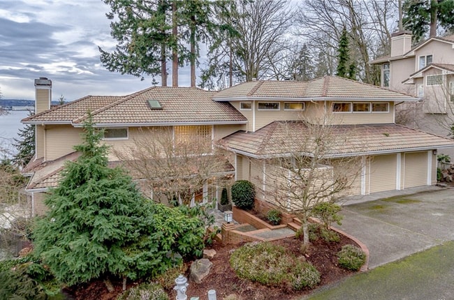 Building Photo - Gorgeous Lakeview Home for rent