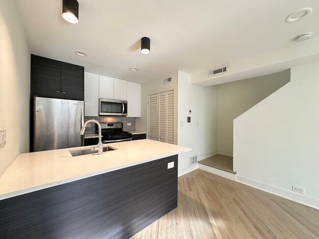 Photo - 947 W Grace St Unidad 202C