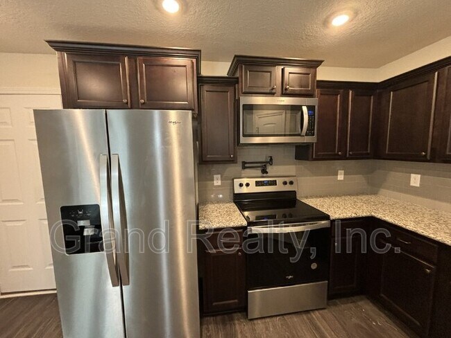 Photo - 4415 Village Oak Ln