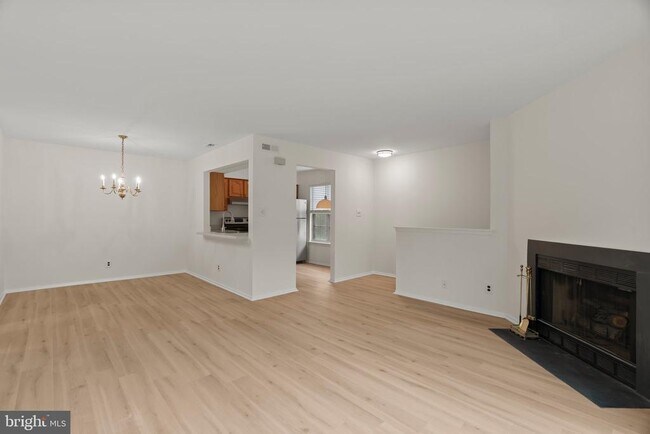 Photo - 330B Delancey Pl