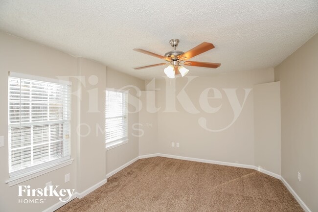 Photo - 1404 Chapel Hill Ln SW