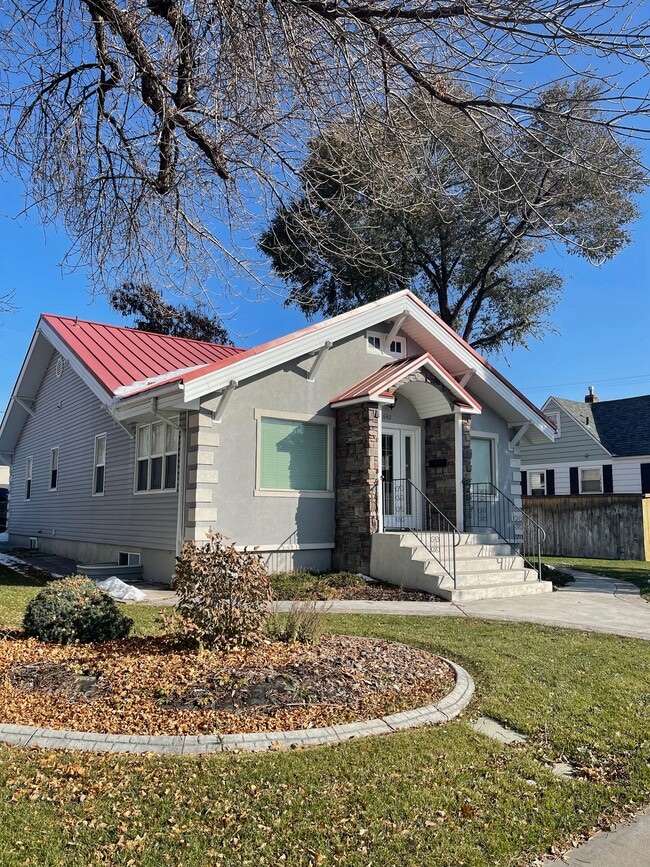 Building Photo - 640 S 4th Ave Unit Top