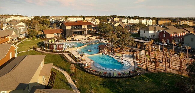 Exterior-Aerial-Building-Pool-Cottages San Marcos-TX-03-web - Cottages at San Marcos Townhomes